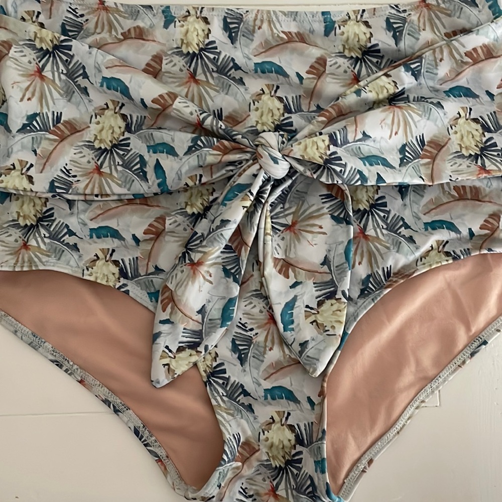 Kortni jeane front tie bottoms